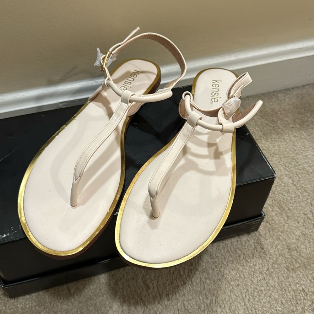 Brand new kensie thong sandals
